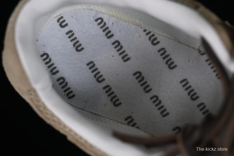 Miu Miu x New Balance 530 Low-Top Retro Running Sneakers with Dual Lace Design - G.D4