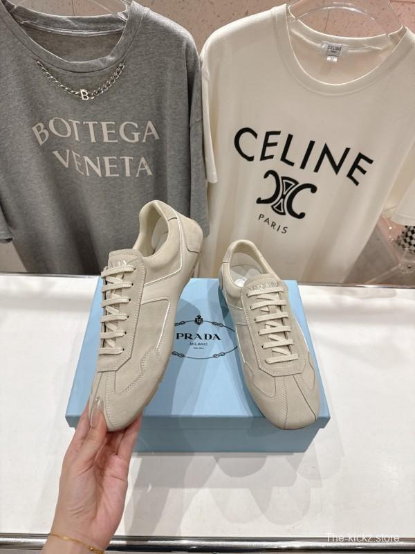 2025 Unisex Bottega Veneta White Leather Sneakers