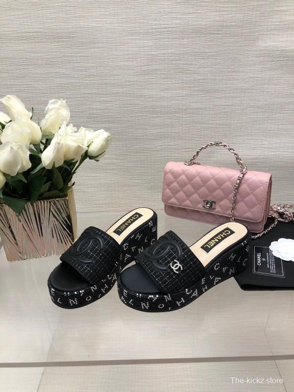 2025 Slippers CHANEL Black Fabric Slippers LY00320