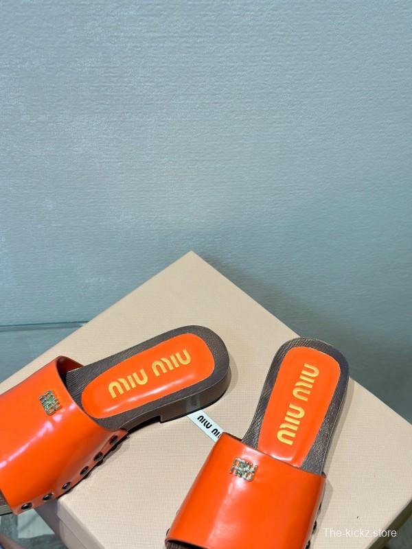 2025 Women Miumiu Orange Patent Leather Slippers