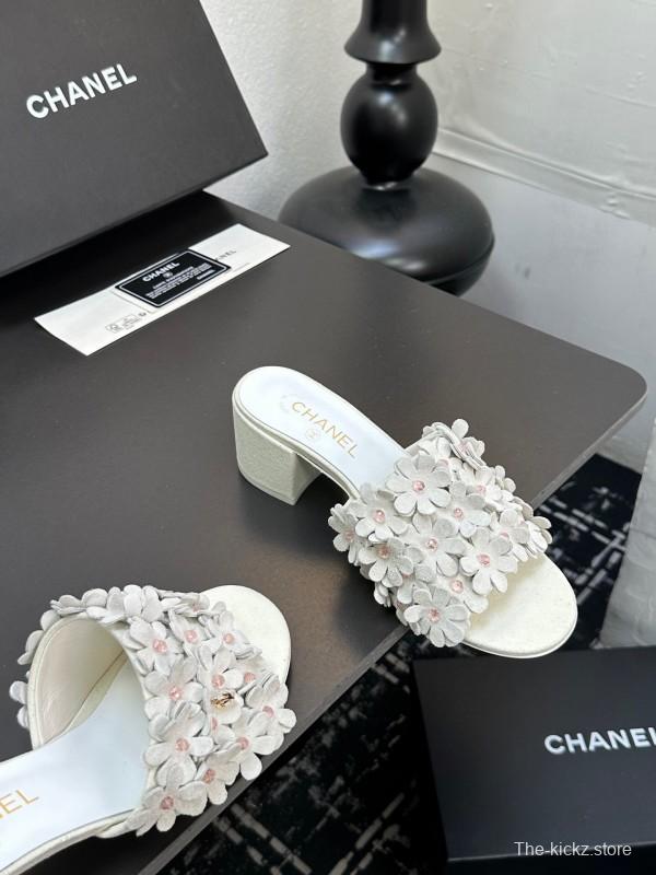 2025 Women Chanel White Leather Sandals