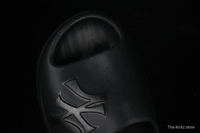 New York Yankees MLB Skipper Slide Summer Casual Sandals - 3ALPS015350BKS