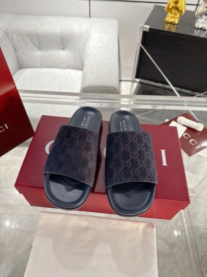 2025 Unisex Gucci Black Velvet Slippers GG Embossed AS00240