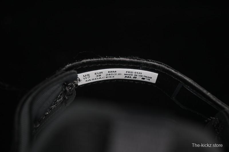 New York Yankees MLB Ace Runner Mask Jane Summer Casual Sandals - 3ASDACE5350BKS