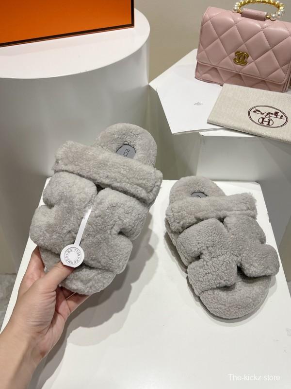 H Classic Love Tuo Er Jiu Full Wool Slippers with Slightly Curled Wool - LY00270