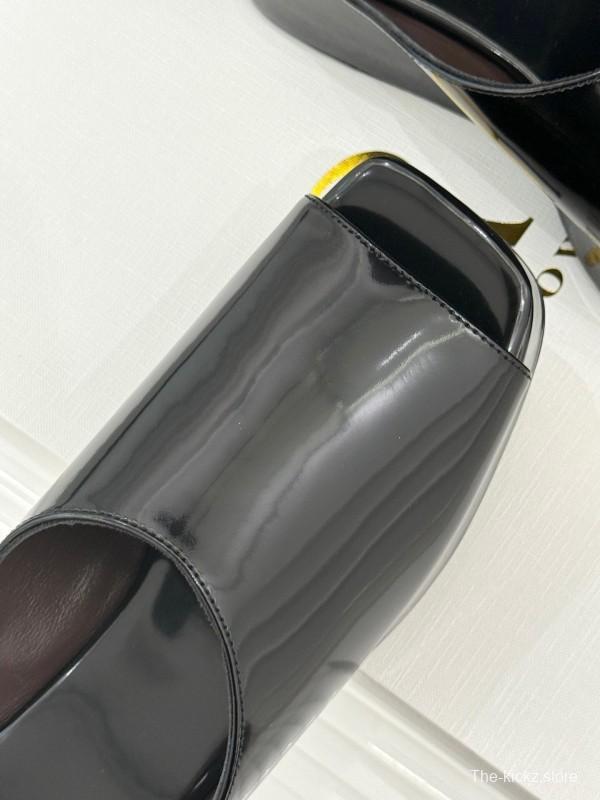 The Row Fall/Winter 2025 Platform Slides - KFY00280